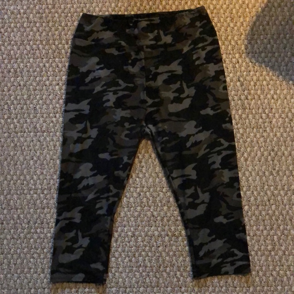 Camo capri leggings